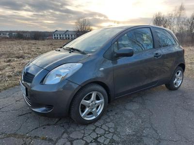 Używane Toyota Yaris - 10 000 PLN, 230 538 km, 2007