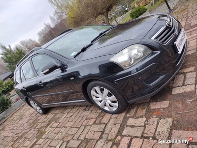 Ładna Toyota Avensis z roku 2009 diesel