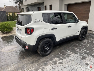 Salonowy i bezwypadkowy Jeep Renegade 1.6 benzyna