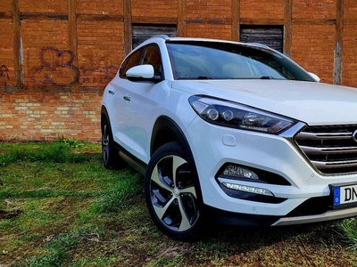 Hyundai Tucson 2,0 crdi 185km bogato wyposażony