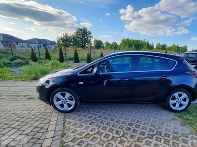 Opel Astra J Klimatronik - Bagażnik rowerowy zintegrowany