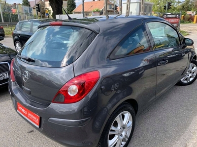 Opel Corsa D Hatchback 1.4 Twinport ECOTEC 100KM 2010