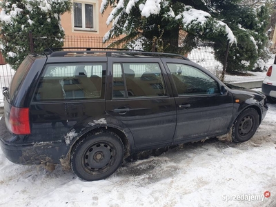 Syndyk sprzeda samochód Volkswagen Golf