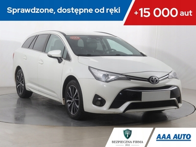 Toyota Avensis III Wagon Facelifting 2015 2.0 D-4D 143KM 2017