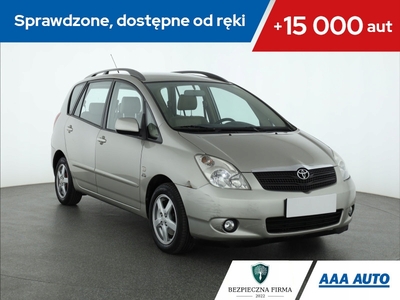 Toyota Corolla Verso E120 2.0 D-4D 90KM 2002