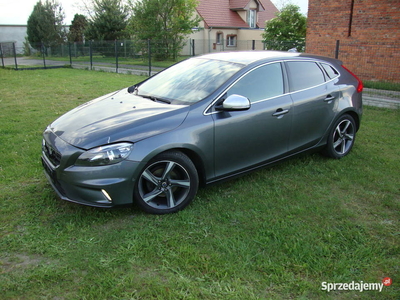 V40 R- Design 2013r 1.6D bogate wyposażenie, po małej szkodzie parkingowej