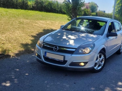 Opel Astra H / 1.6 benz / 105 KM