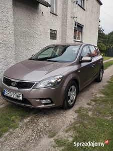 Kia cee'd 2010 r 1.4 benzyna 109KM 136 tys km .polski salon