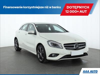 Mercedes Klasa A W176 Hatchback 5d 1.6 180 BlueEFFICIENCY 122KM 2014