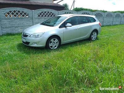 Sprzedam Opla AstraJ 1,7 CDTI ,auto po dużym serwisie