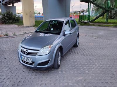 Używane Opel Astra - 12 000 PLN, 282 000 km, 2009