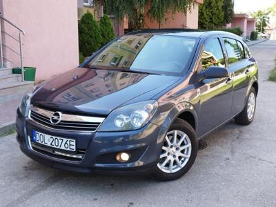 Używane Opel Astra - 15 600 PLN, 153 441 km, 2009