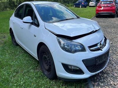 Używane Opel Astra - 16 000 PLN, 112 000 km, 2015