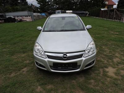 Używane Opel Astra - 16 800 PLN, 172 319 km, 2008