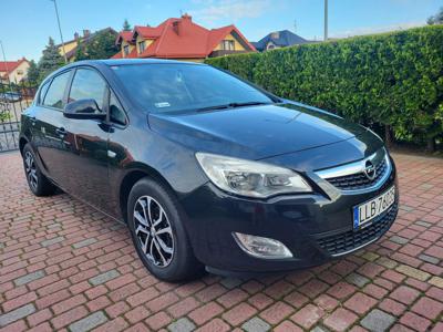 Używane Opel Astra - 25 900 PLN, 209 000 km, 2012