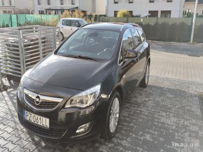 Używane Opel Astra - 27 900 PLN, 230 000 km, 2011