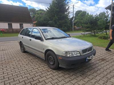 Używane Volvo V40 - 3 000 PLN, 448 175 km, 1997