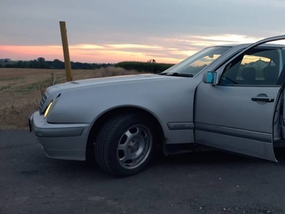 Mercedes W210 E230 sedan