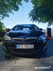 Opel Astra J 2011