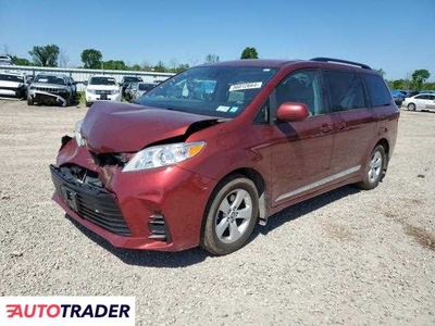 Toyota Sienna 3.0 benzyna 2018r. (CENTRAL SQUARE)