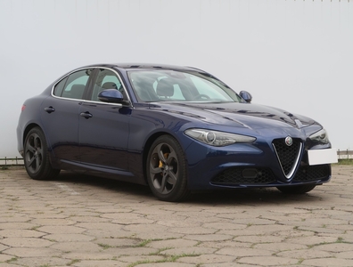 Alfa Romeo Giulia , Salon Polska, Serwis ASO, Automat, Skóra, Navi, Xenon,