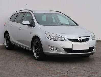 Opel Astra J , Klima, Tempomat, Parktronic, Podgrzewane siedzienia