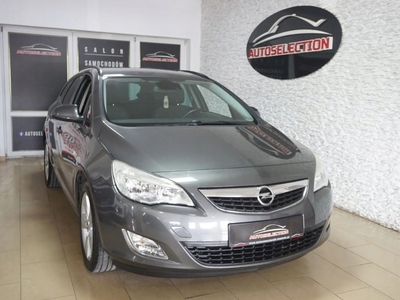 Opel Astra J Sports Tourer 1.4 Twinport ECOTEC 100KM 2011