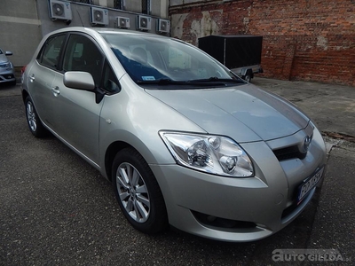 TOYOTA AURIS hatchback