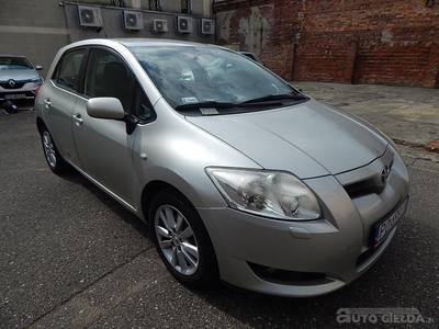 TOYOTA AURIS hatchback