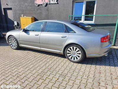 Audi A8 4.2 L Quattro