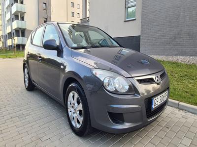 Hyundai i30 1.4 benzyna + lpg 2010 hak 2kpl kół klima