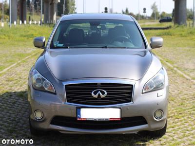 Infiniti M