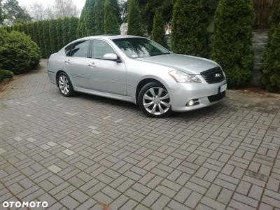 Infiniti M