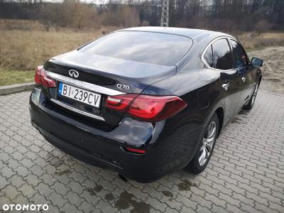 Infiniti Q70 2.2d