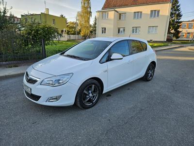 Opel Astra J Hatchback 5d 1.4 87KM 2011