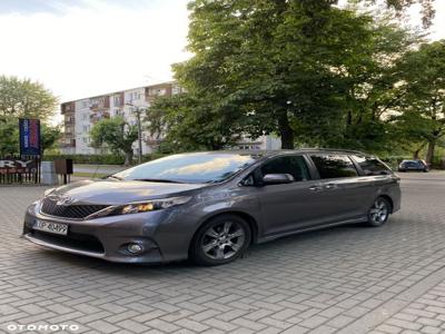 Toyota Sienna 3.5 V6 SE