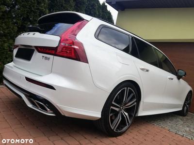 Volvo V60 B5 B R-Design