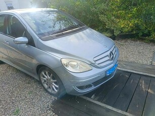 MERCEDES-BENZ B180CDI