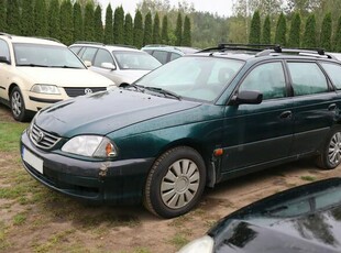 Toyota Avensis 2001r. 1,6 Benzyna Kombi