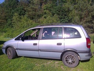 Uszkodzony Opel Zafira