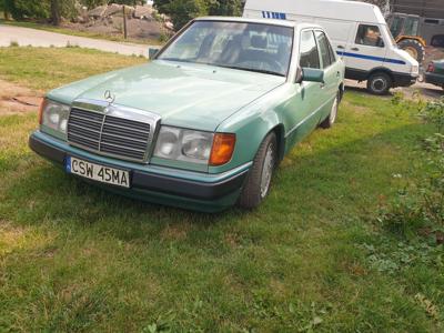 Mercedes Benz w124 2.5D sedan