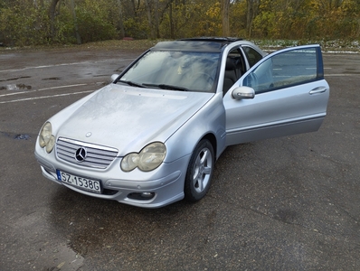 Mercedes-Benz Klasa C W203 panoramiczny dach