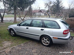 VOLVO V40 BENZYNA 2.0, hak, przegląd i ubezpieczenie do grudnia 2025