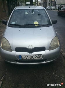 Yaris 1,0 5 drzwi, metalic 2001 rok