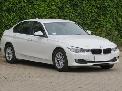 BMW 3 2015 316 i 57046km Sedan