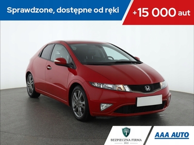 Honda Civic VIII Hatchback 3d 1.8 i-VTEC 140KM 2010