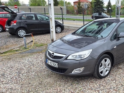 Opel Astra J Opel Astra 1.4 Turbo Tempomat Xenon Zadbana Zobacz