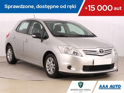 Toyota Auris I Hatchback 5d Facelifting 1.4 D-4D 90KM 2012