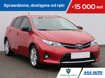 Toyota Auris I Hatchback 5d Facelifting 1.6 Valvematic 132KM 2012