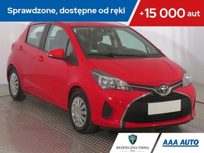 Toyota Yaris III Hatchback 5d Facelifting 1.0 VVT-i 69KM 2015